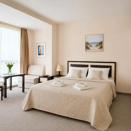 First Line Berlin Golden 310 Apartman Várna