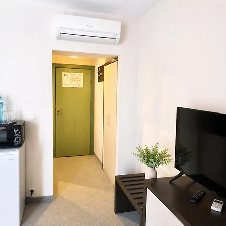 First Line Berlin Golden 310 Apartman